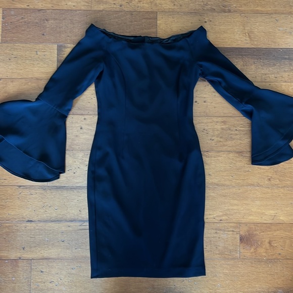 Bardot Solange Black Off-Shoulder Sheath Dress W Long Fluted Sleeves Size 6 - Picture 2 of 14